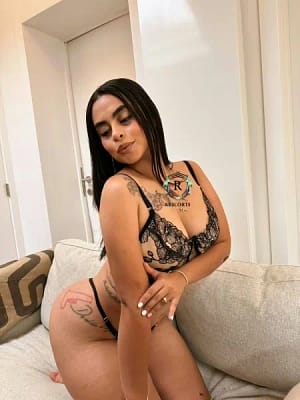 Izabelle-Premier-Russian-Escort-in-Mahipalpur-Delhi-2-1